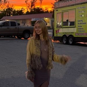 Meet your Posher, Olivia